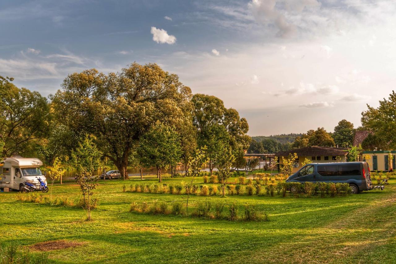 Camping Prima Hotel Tyn nad Vltavou Bagian luar foto