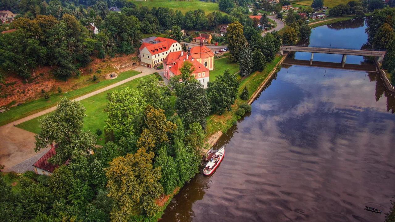 Camping Prima Hotel Tyn nad Vltavou Bagian luar foto