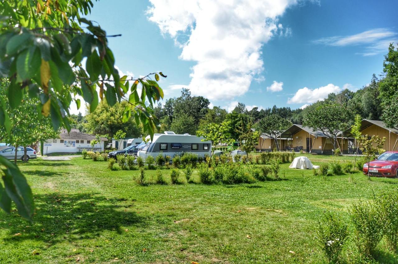 Camping Prima Hotel Tyn nad Vltavou Bagian luar foto